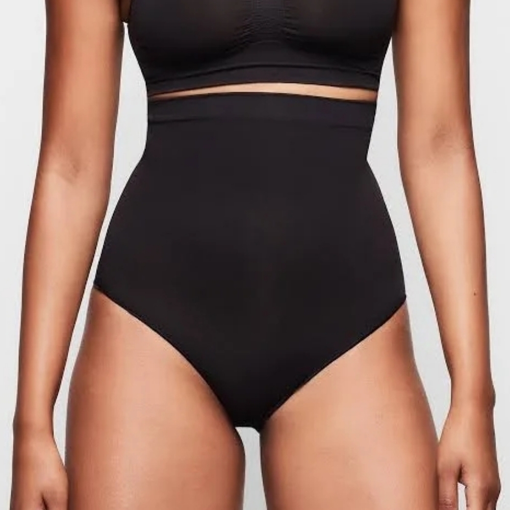 NEW SKIMS Women's High Waisted Brief Shapewear (Onyx) - SKIMS